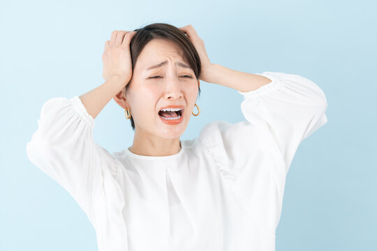 ショックを受けてる女性