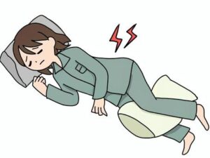 腰痛があるときの横向き寝の工夫（クッションを膝にはさむ）イラスト